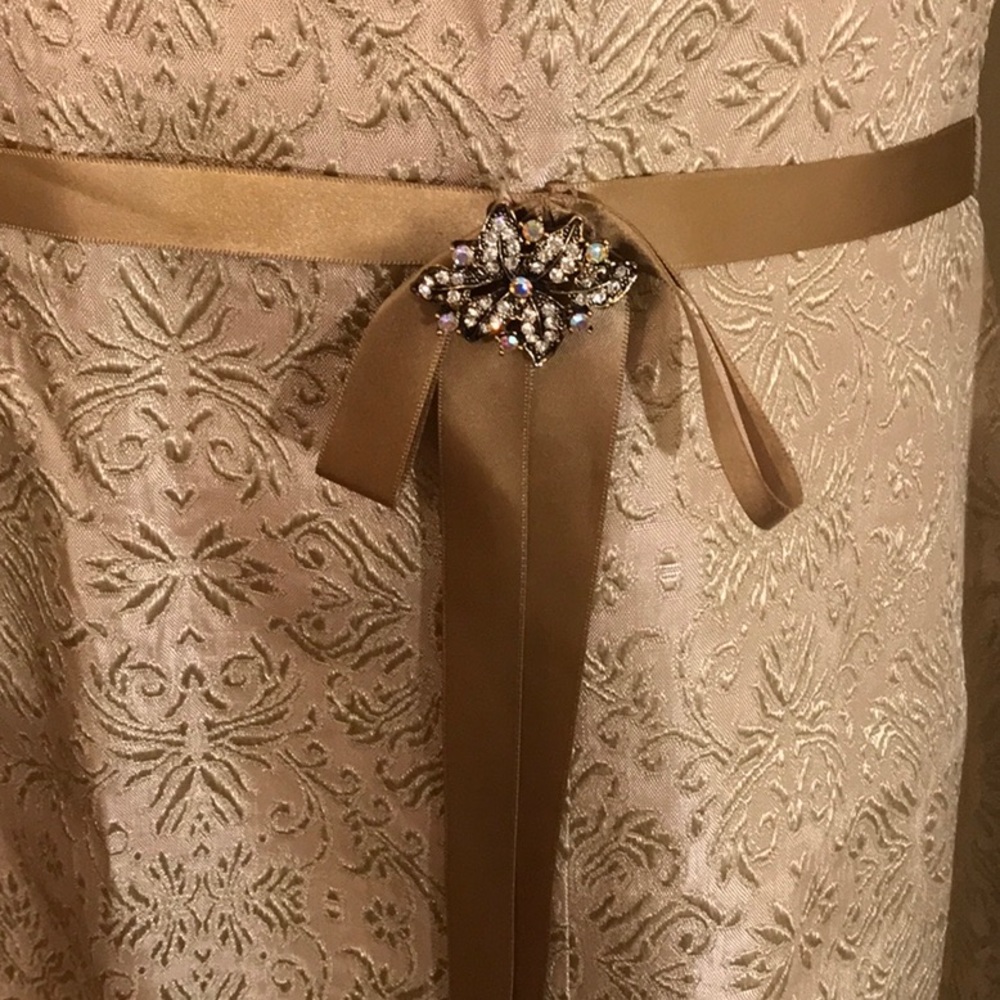 DAVID’S BRIDAL Gold Tone Halter Dress - Picture 4 of 7